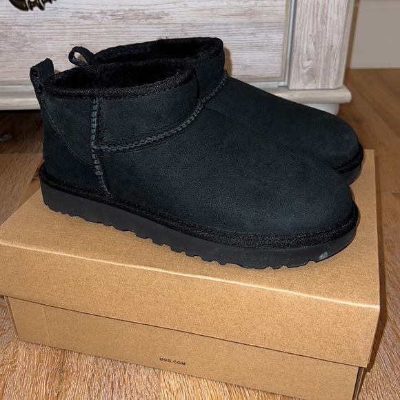 Black Classic Ultra Mini Uggs - Picture 3 of 9